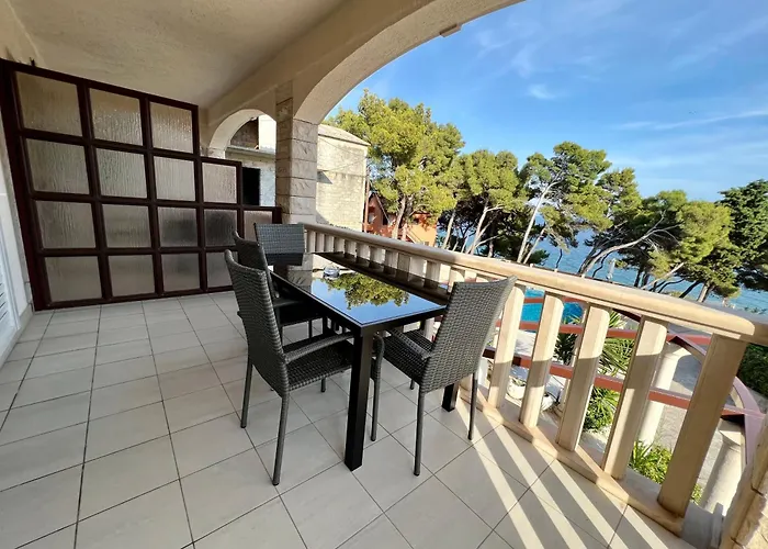 Vera Seafront Appartement Sumartin