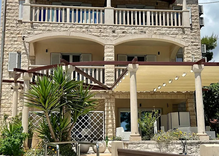 Vera Seafront Sumartin