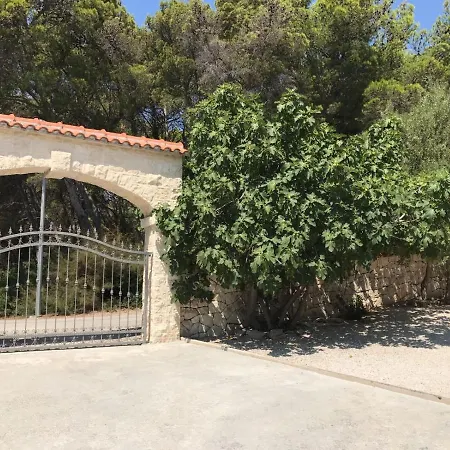 Apartment Vera Seafront Sumartin