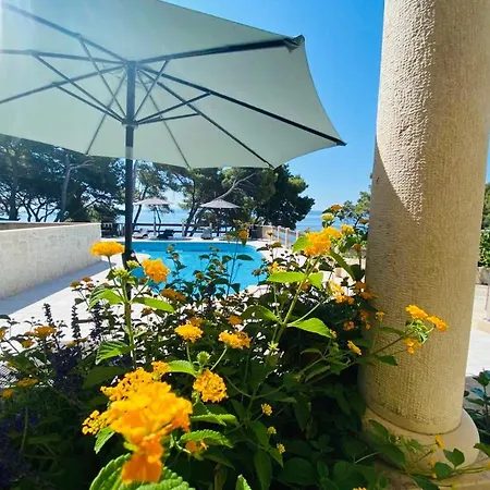 Vera Seafront Apartment