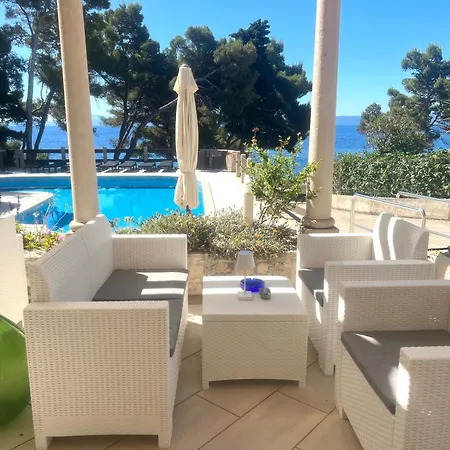 Vera Seafront Apartment *