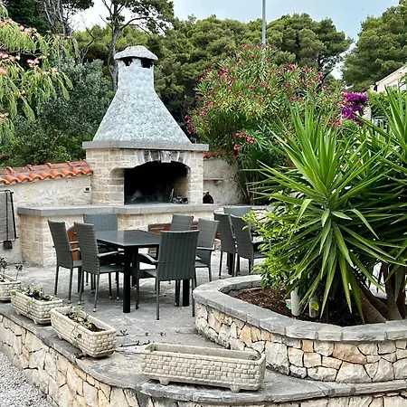 Apartment Vera Seafront Sumartin