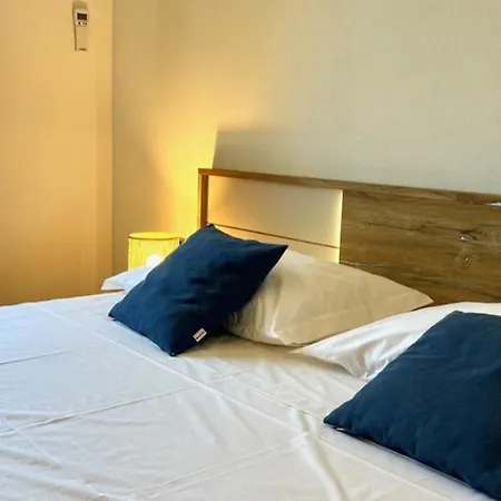 Vera Seafront Apartment
