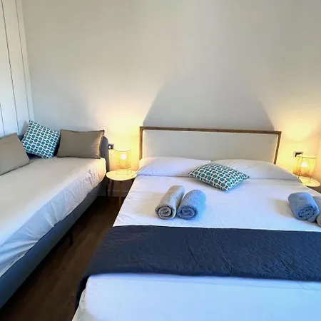 Vera Seafront Apartment Sumartin