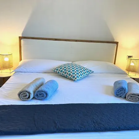 Apartment Vera Seafront Sumartin