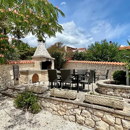 Vera Seafront Sumartin