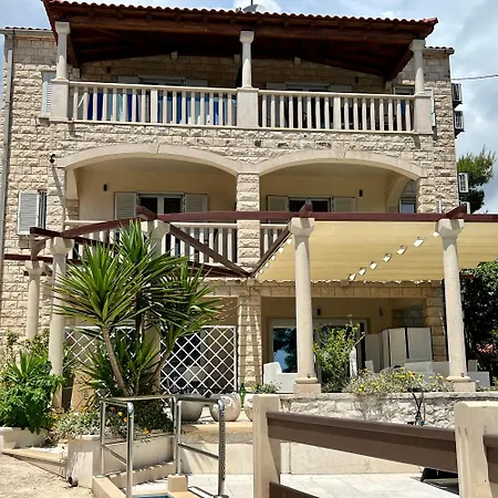 Vera Seafront Sumartin