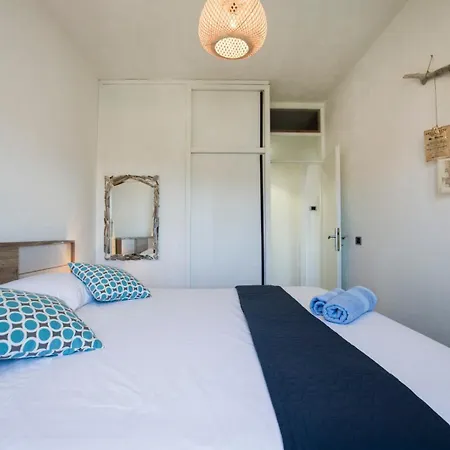 Vera Seafront Apartment Sumartin