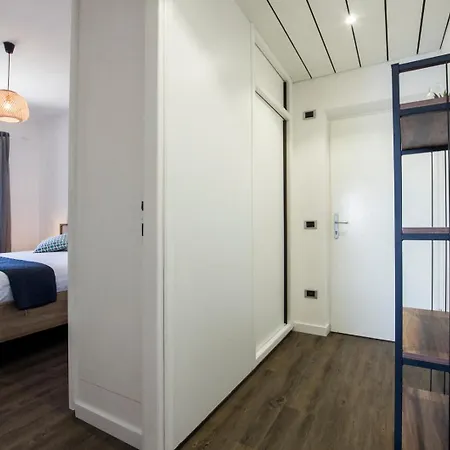 Vera Seafront Apartment Sumartin