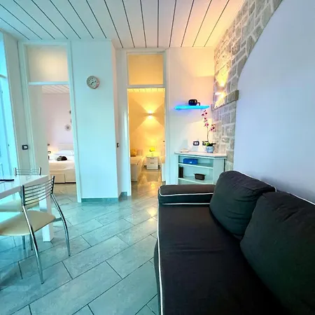 Vera Seafront Apartament *