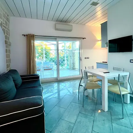 Vera Seafront Apartament Sumartin