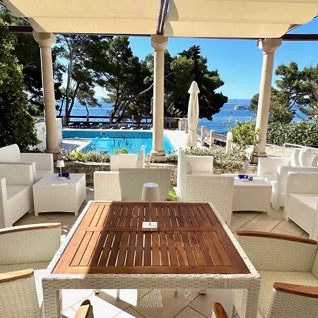 Vera Seafront Apartament