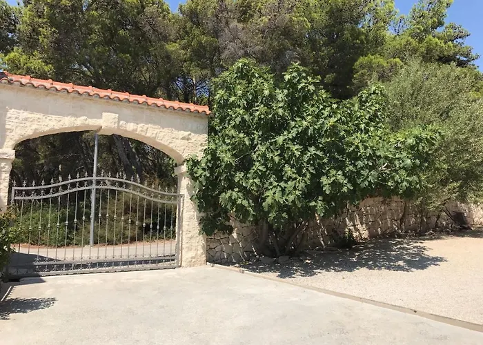 Apartment Vera Seafront Sumartin
