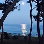 Vera Seafront * Sumartin