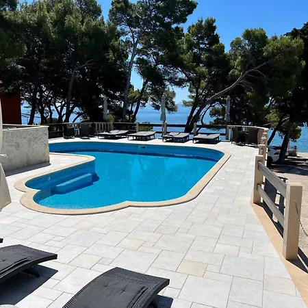 Vera Seafront Apartmán *